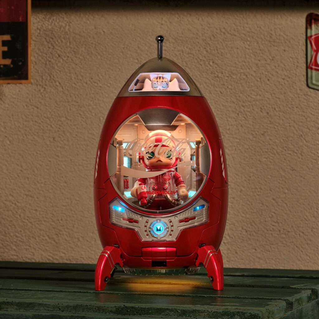 MEGA SPACE MOLLY Iconic Coca-Cola-Rocket